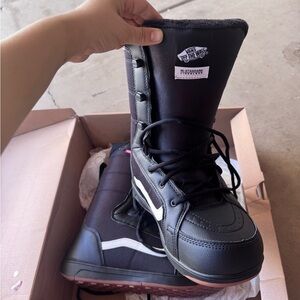 Men’s 10.5 vans snowboarding boots new
